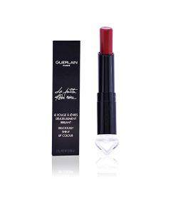 Le petite robe noir rouge a levres.
