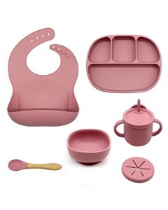 KITCHLAB | Vajilla de silicona primeros alimentos para bebe, niño y niña | 5 piezas Babero + Tazón + Cuchara + Vaso con 3 tapas | Libre de BPA, grado alimenticio impermeable y fácil de lavar (D. Pink)