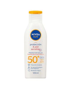 NIVEA SUN Protector Solar Corporal Protect & Sensitive (125 ml) Loción Solar en Spray No Grasosa ni Pegajosa Ideal para la Piel Sensible de los Niños Fps 50+ Resistente al Agua